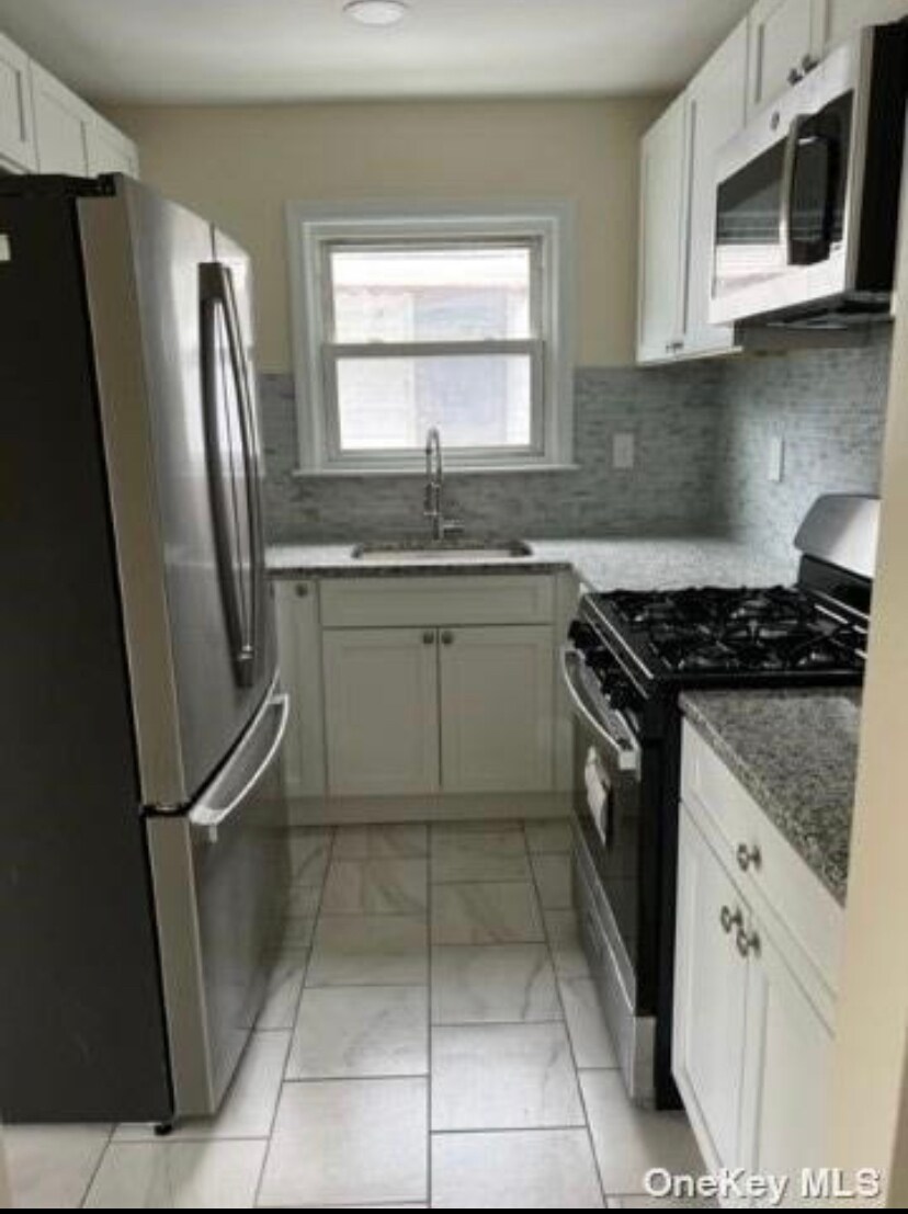 Building Photo - 16015 122nd Ave