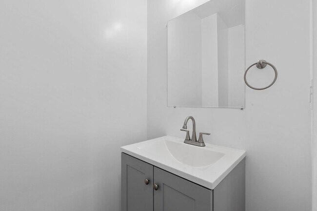 Building Photo - Newly Renovated 2 Bedroom and 1.5 Bath