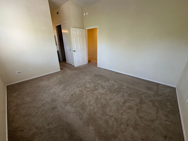 Building Photo - Beautiful 4 Bedroom, 2.5 Bath Tracy Home