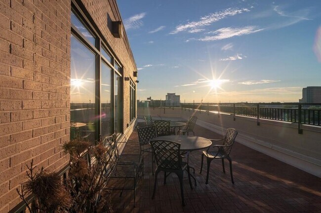 Building Photo - Spacious, beautiful loft with separate bedroom and office for rent in Downtown Atlanta