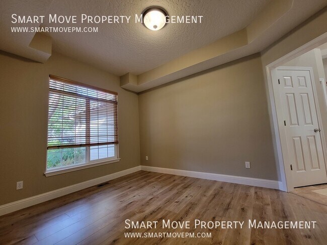 Building Photo - 1096 N Glenabby Pl