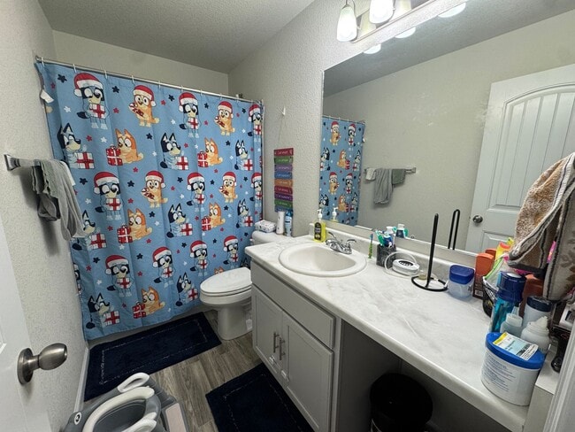 Building Photo - Stylish 3-Bedroom Townhome with Mountain Views & 2-Car Garage