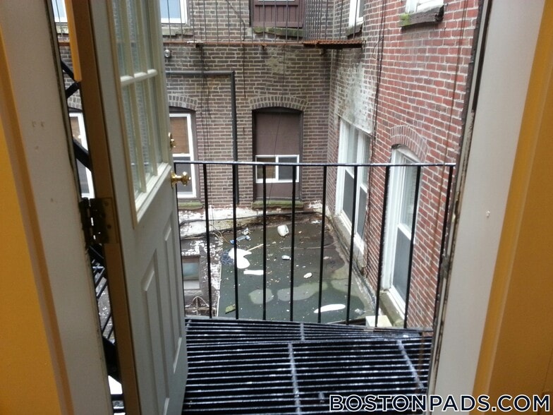 Building Photo - 161 Endicott St