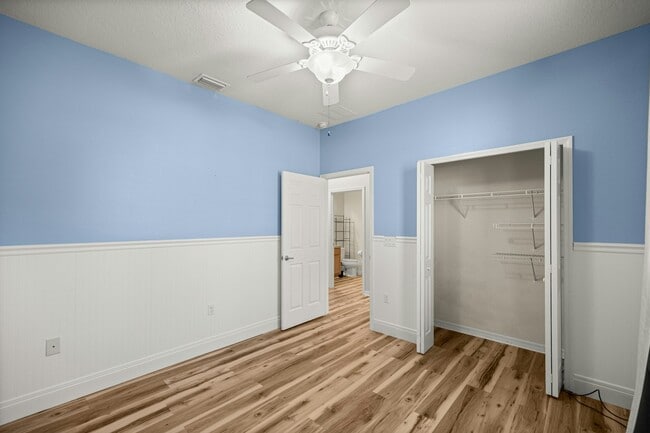 Building Photo - 3008 NE 24th Pl