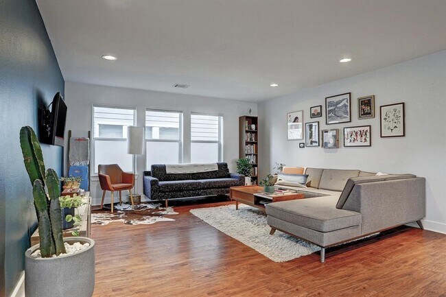 Building Photo - 1308 Ruthven St