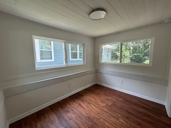 Building Photo - Charming 2 bedroom, 2 bath + bonus office ...
