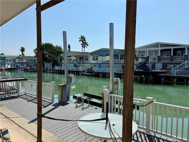 Building Photo - 8 E Clam Cir
