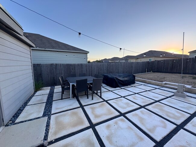 Building Photo - 10415 Welder Oak