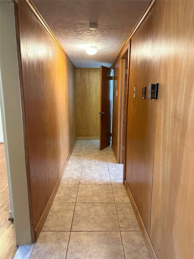 Building Photo - 903 Lamonte Ln