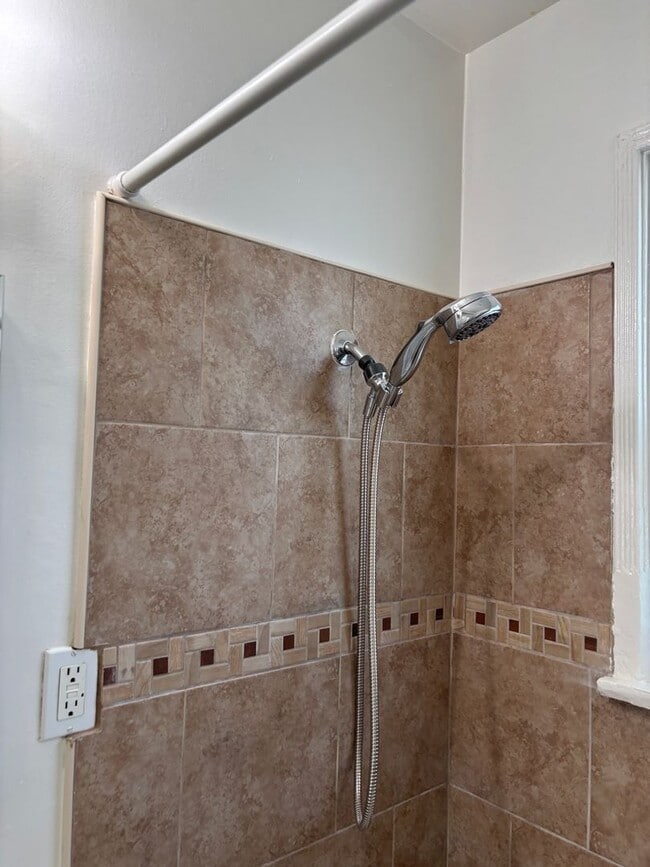 Building Photo - Western, 1151-1153