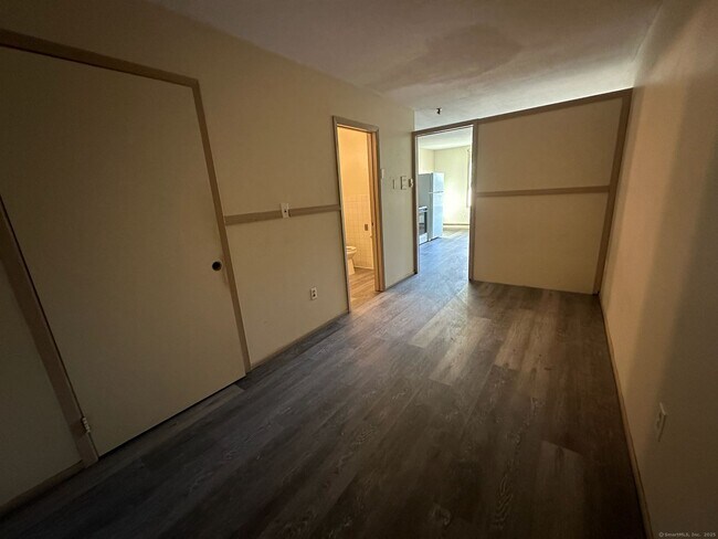 Building Photo - 1660 E Main St