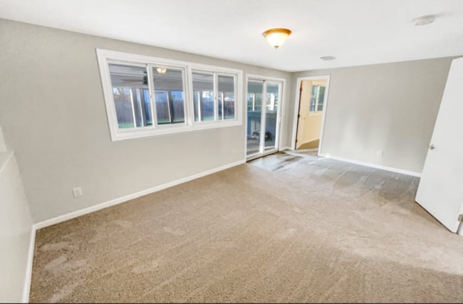 Building Photo - 377 Oakwood Dr
