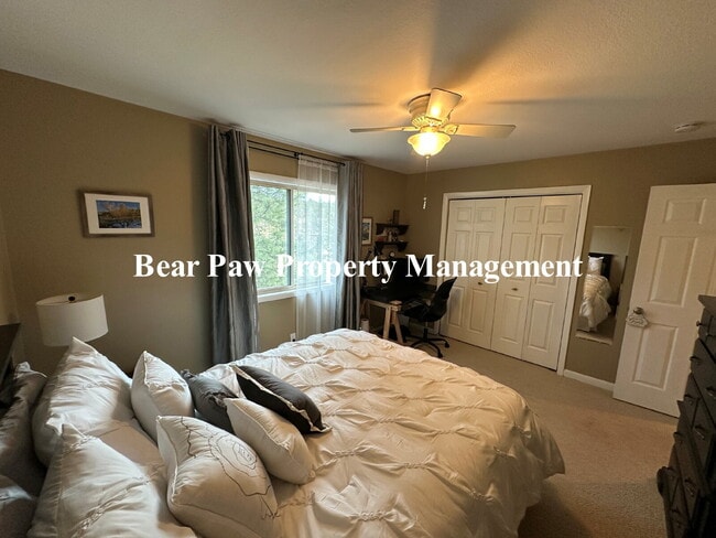 Building Photo - "Charming Duplex! Your Perfect Mountain Home Awaits!"