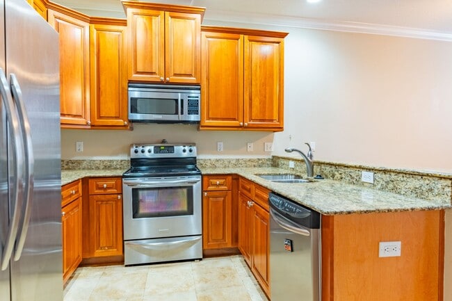 Building Photo - South Tampa 3 Bed / 2 Bath / 1 Car Garage ...