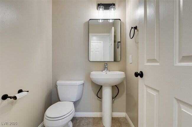 Building Photo - 25 Precipice Ct