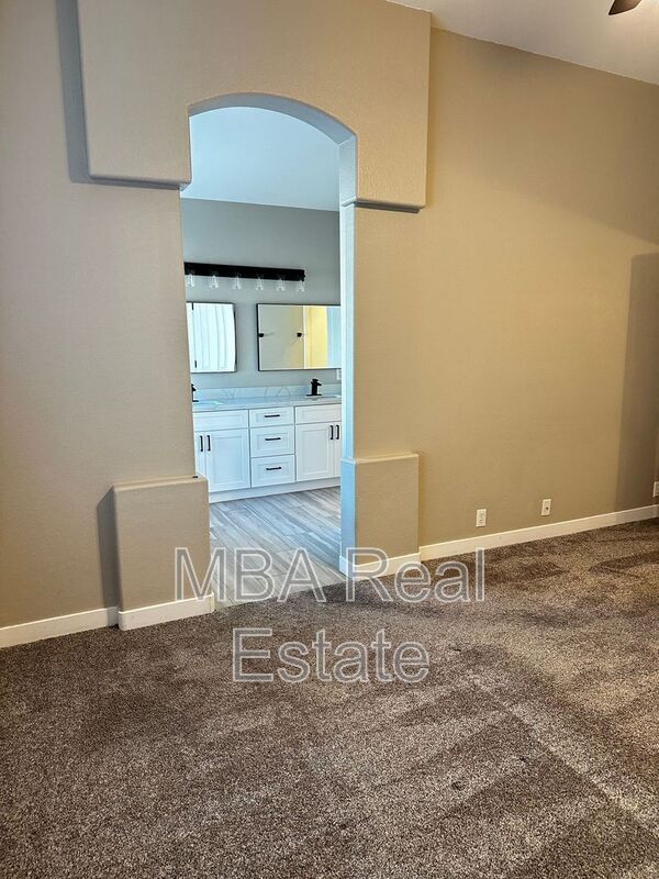 Building Photo - 1722 S Gilmore Cir