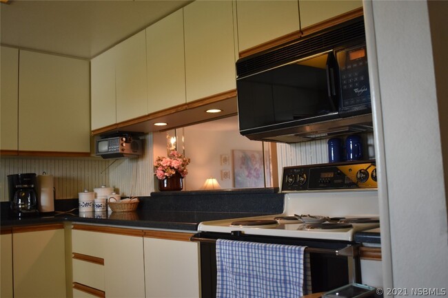 Building Photo - 325 N Causeway-