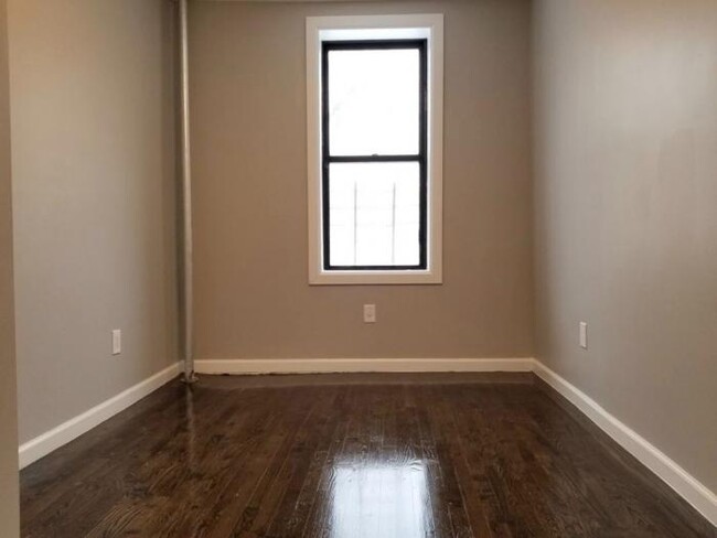 Building Photo - 2 bedroom in BRONX NY 10452