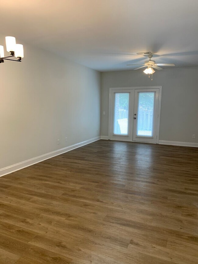 Building Photo - 2 Bedroom 1.5 Bath Townhome in Pleasant Gr...
