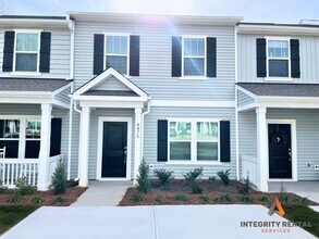 Building Photo - Charming Townhome community   3br 2.5ba with a cooks kitchen with island minutes from I-85 and sh...