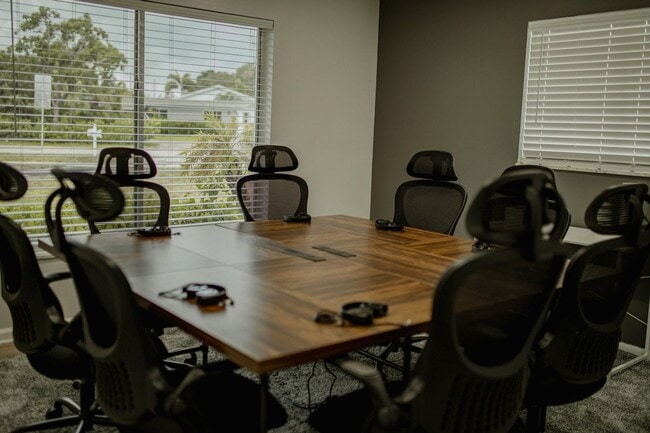 Building Photo - 4000 NW 3rd Ave