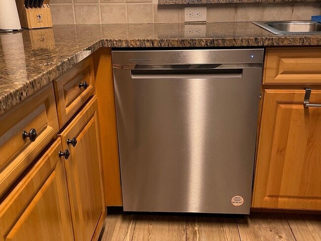 Building Photo - 2028 Alta Meadows Ln