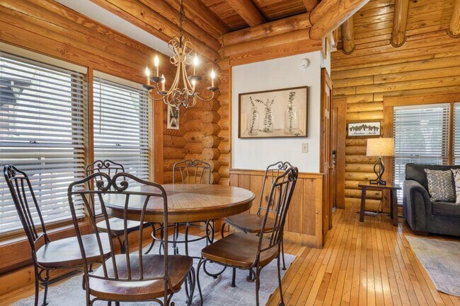 Building Photo - 741 Golf View Blvd