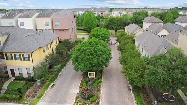 Building Photo - 9133 Creekstone Lake Dr