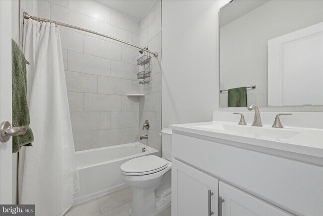 Building Photo - 148 Huntwell W Ave