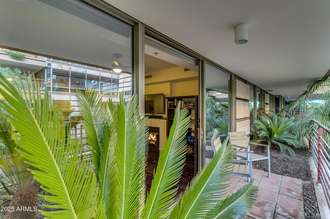Building Photo - 7131 E Rancho Vista Dr