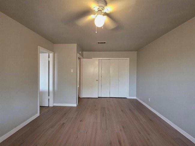 Building Photo - 701 E 45th St