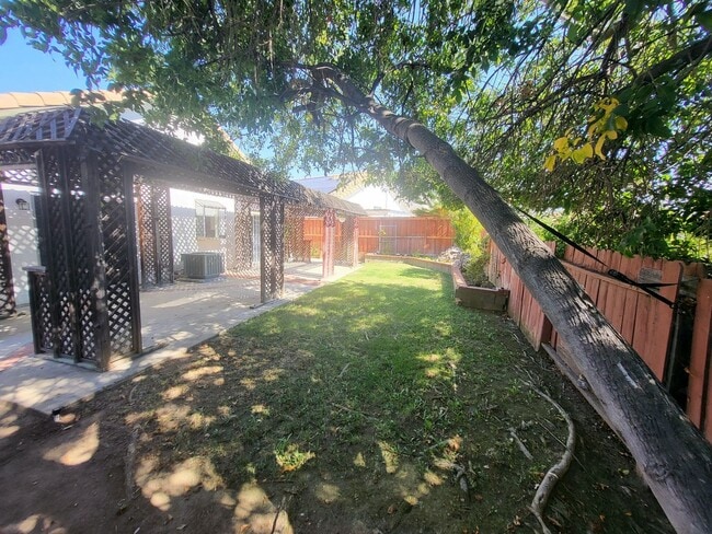 Building Photo - Nice Single Story in Quiet Murrieta Neighb...