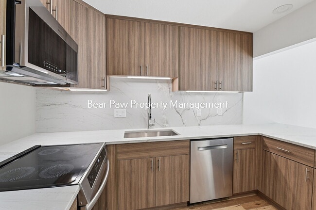 Building Photo - "Charming North  Evergreen Townhouse" "