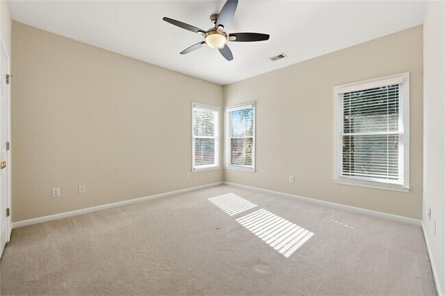 Building Photo - 250 Fieldsborn Ct NE