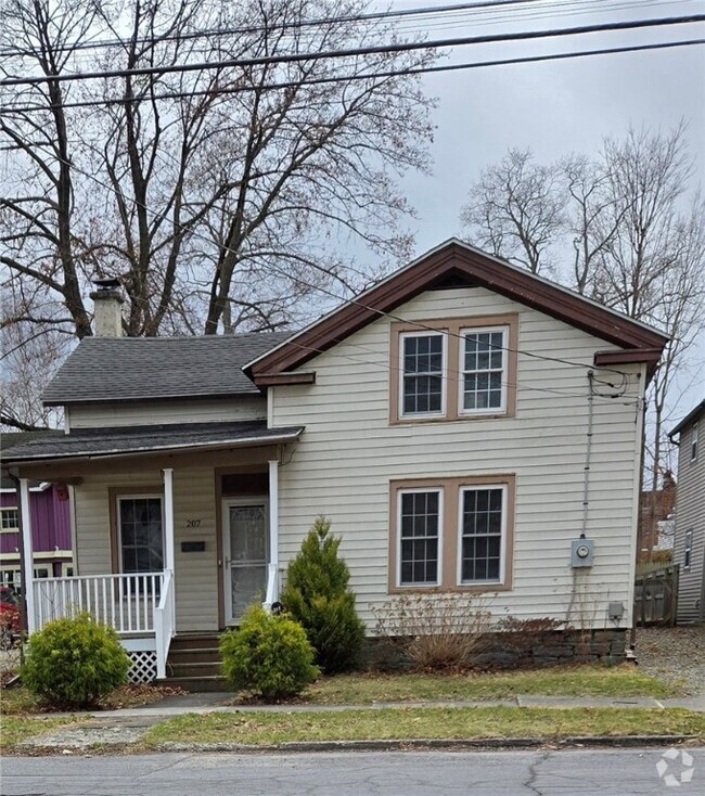 Building Photo - 207 6th St