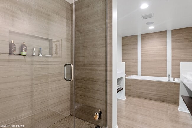 Building Photo - 65 E Monroe St