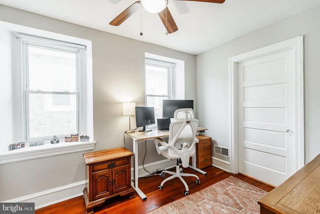 Building Photo - 452 Renfrew Ave