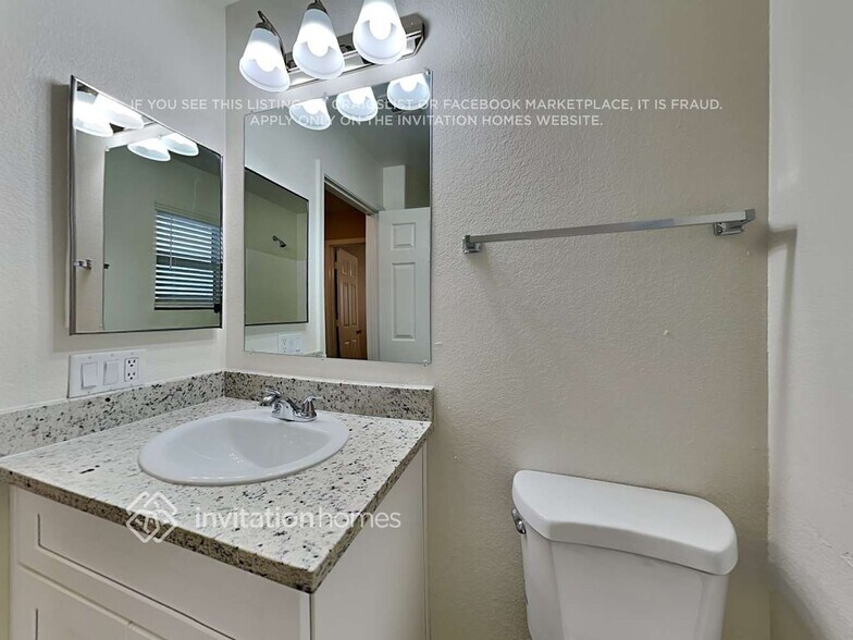 Building Photo - 6752 W Linda Ln