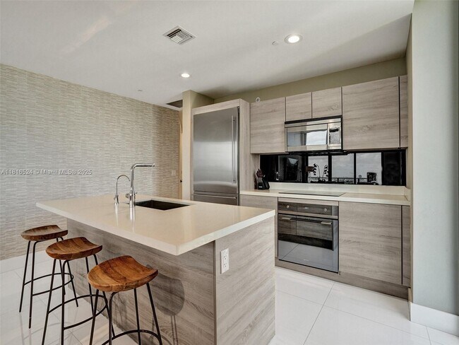 Building Photo - 16385 Biscayne Blvd