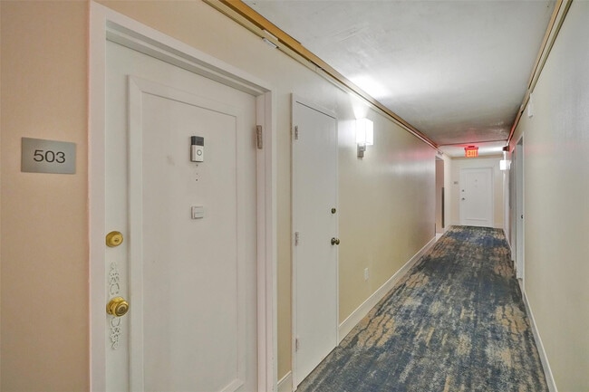 Building Photo - 18041 Biscayne Blvd