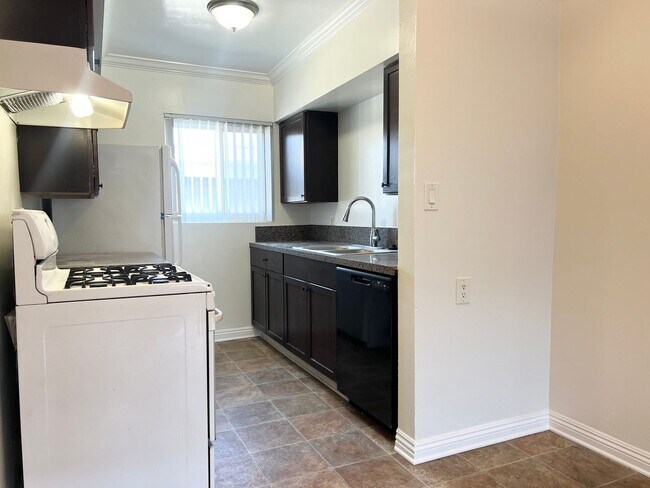 Building Photo - Bright 2 bed 1 bath in Pacific Beach