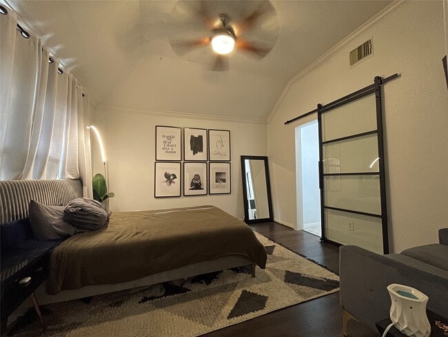 Building Photo - 6526 Paris St