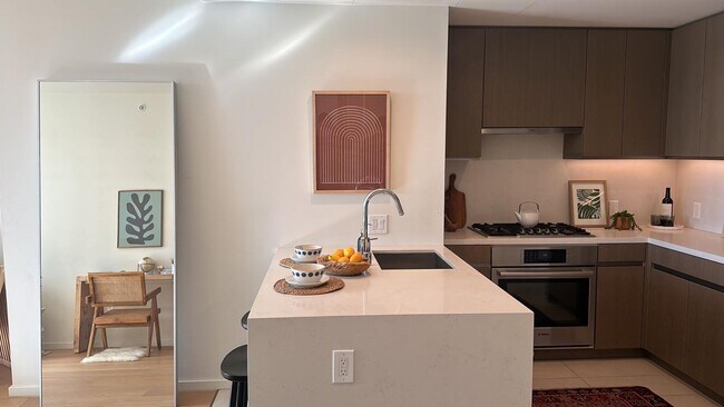 Building Photo - 889 Francisco St