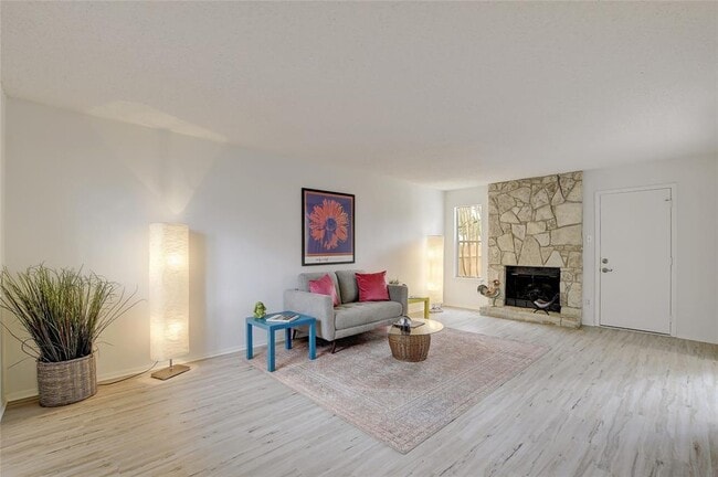 Building Photo - 4505 Clarno Dr