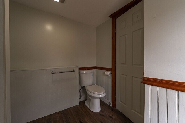 Building Photo - Spruce (294)