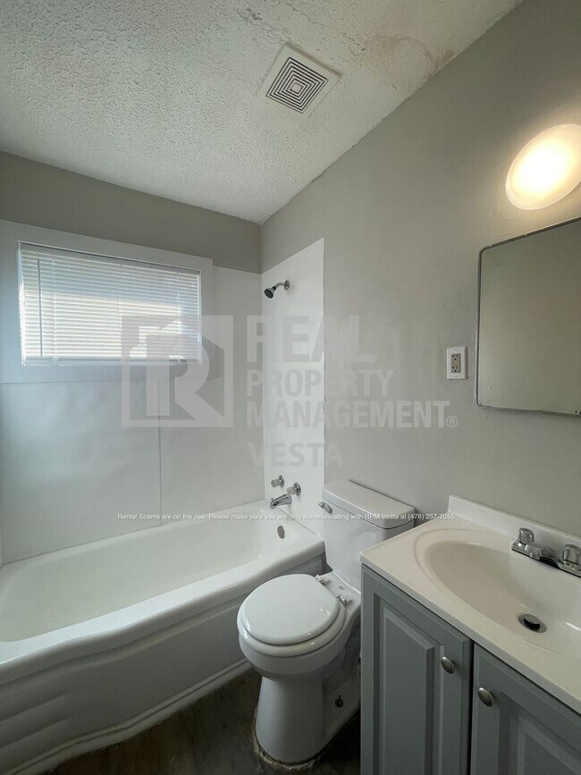 Building Photo - 1586 Hurley Cir