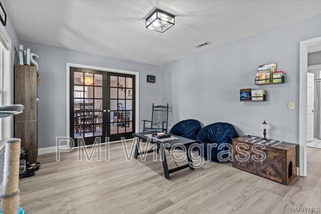 Building Photo - 209 E Mcgowan St