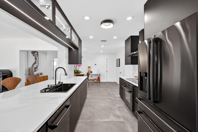 Building Photo - 2720 NE 59th St