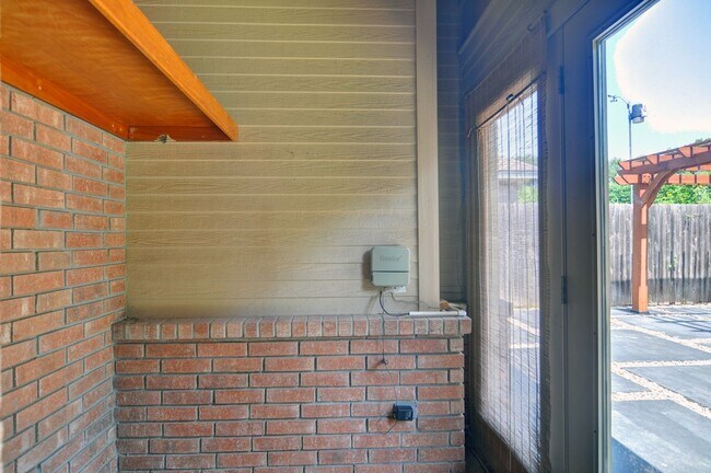 Building Photo - 3 Bedroom Home - Ridglea Country Club Estates