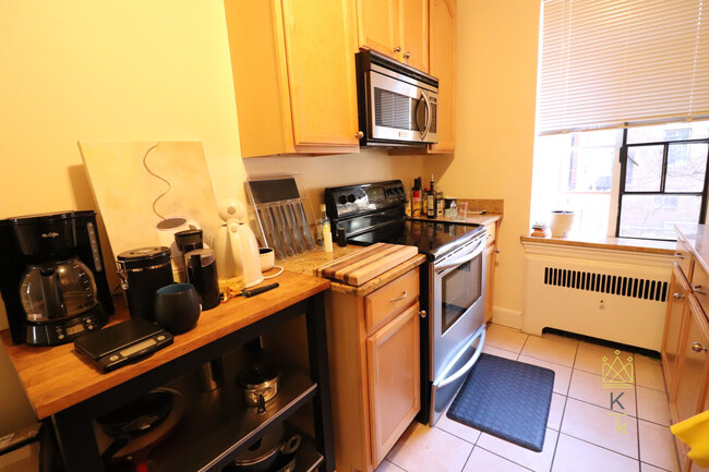 Building Photo - 93 Strathmore Rd